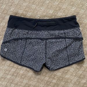 Lululemon Speed Up 3” inseam black and white shorts